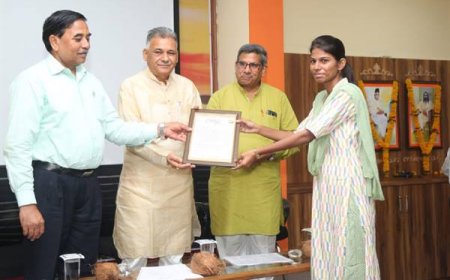 बिना भेदभाव के संवेदनाओं के साथ समाज सेवा करें नवचयनित प्रशासनिक अधिकारी : राज्य मंत्री