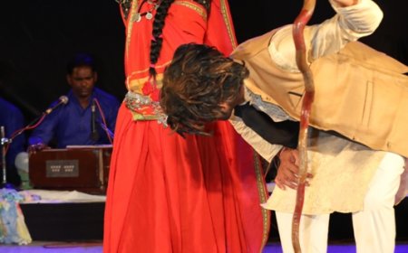 घुरवा’ में फेंका गया बच्चा कुरबान हो गया देश के लिए,,,,  छत्तीसगढ़ आदिवासी लोक कला अकादमी के  नाचा समारोह में ‘घुरवा’ का हुआ मंचन