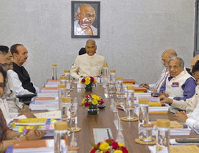 एक साथ चुनाव: समिति ने सुझाव देने के लिए राजनीतिक दलों, विधि आयोग को आमंत्रित करने का निर्णय लिया